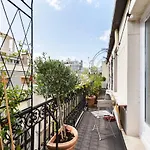 Warm And Homely Duplex Near Montmartre Fits 5