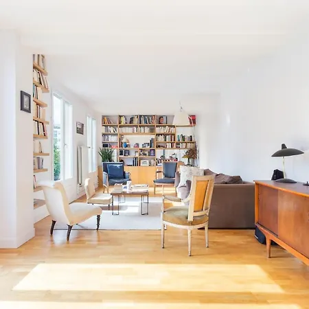 Warm And Homely Duplex Near Montmartre Fits 5 Paris