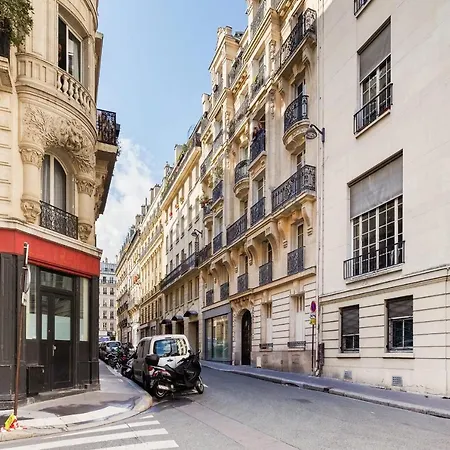 Warm And Homely Duplex Near Montmartre Fits 5 Paris